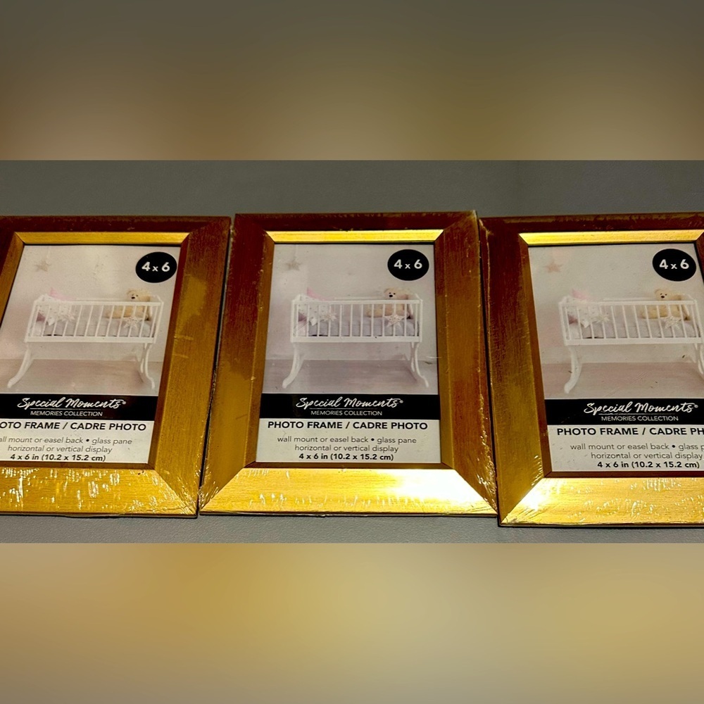 Special Moment 3 4X6 in. Gold Picture Frame Set